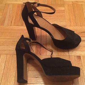 Black heel sandals